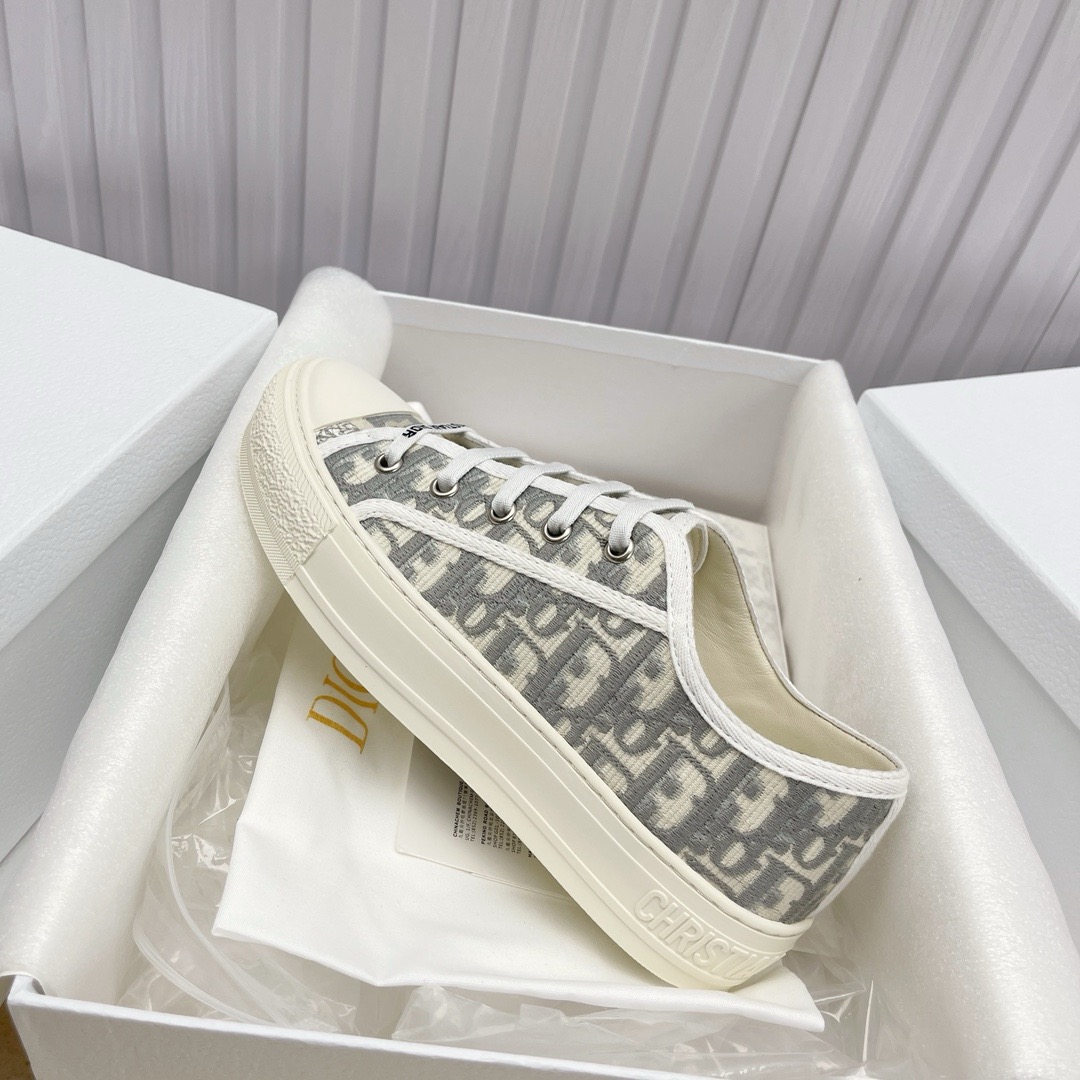 Best Replica Dior Embroidered Low-Top Sneakers Replica – High-Quality Edition - Colareps
