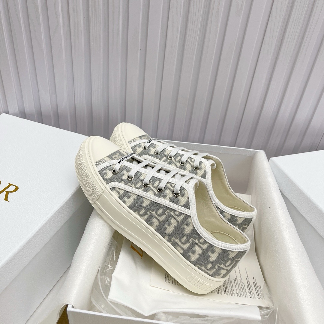 Best Replica Dior Embroidered Low-Top Sneakers Replica – High-Quality Edition - Colareps