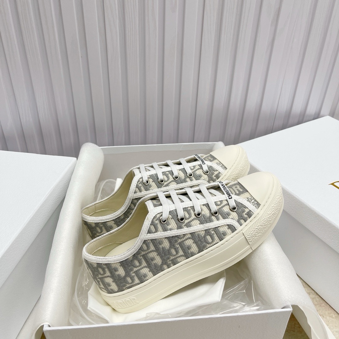 Best Replica Dior Embroidered Low-Top Sneakers Replica – High-Quality Edition - Colareps