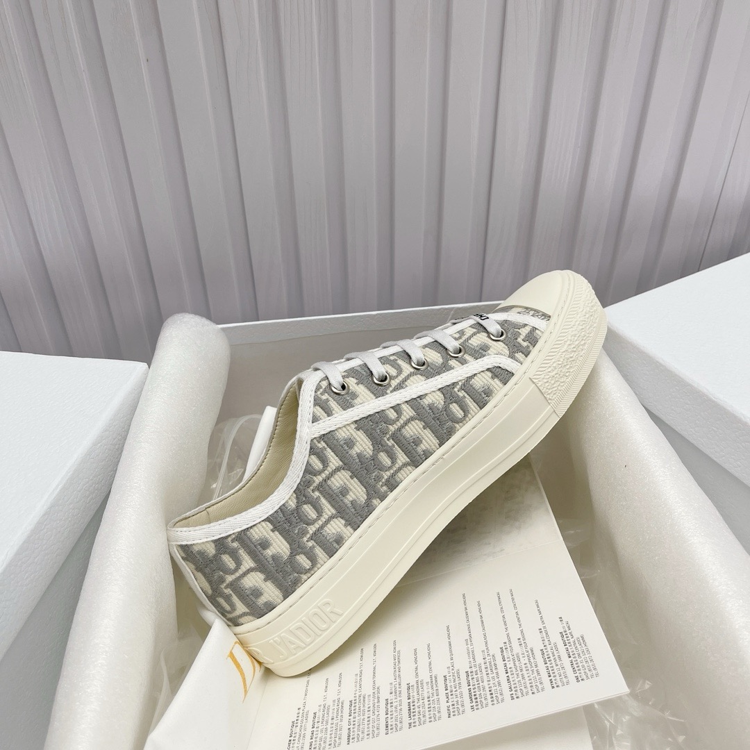 Best Replica Dior Embroidered Low-Top Sneakers Replica – High-Quality Edition - Colareps