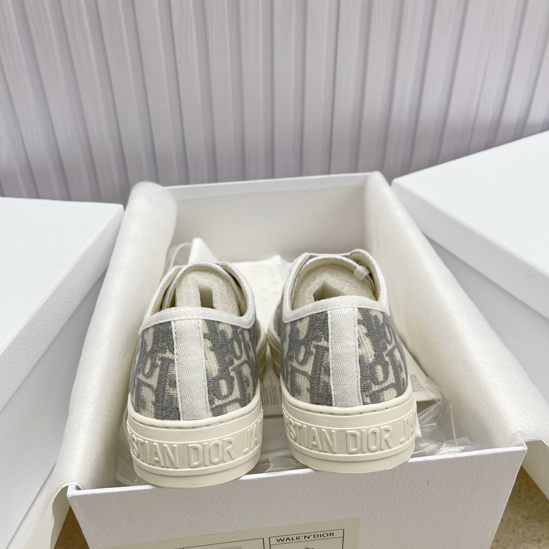 Best Replica Dior Embroidered Low-Top Sneakers Replica – High-Quality Edition - Colareps