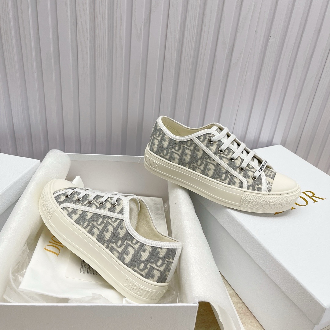 Best Replica Dior Embroidered Low-Top Sneakers Replica – High-Quality Edition - Colareps