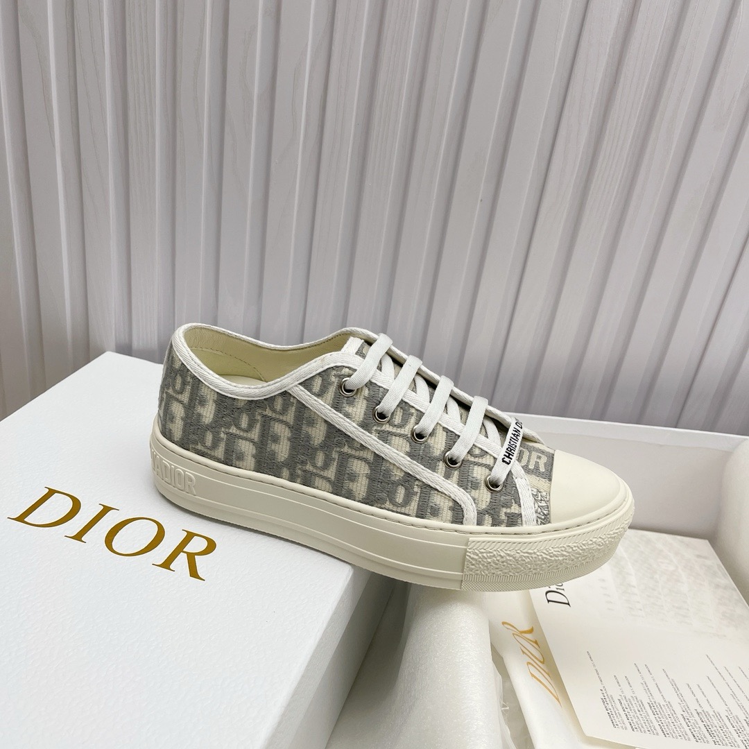Best Replica Dior Embroidered Low-Top Sneakers Replica – High-Quality Edition - Colareps