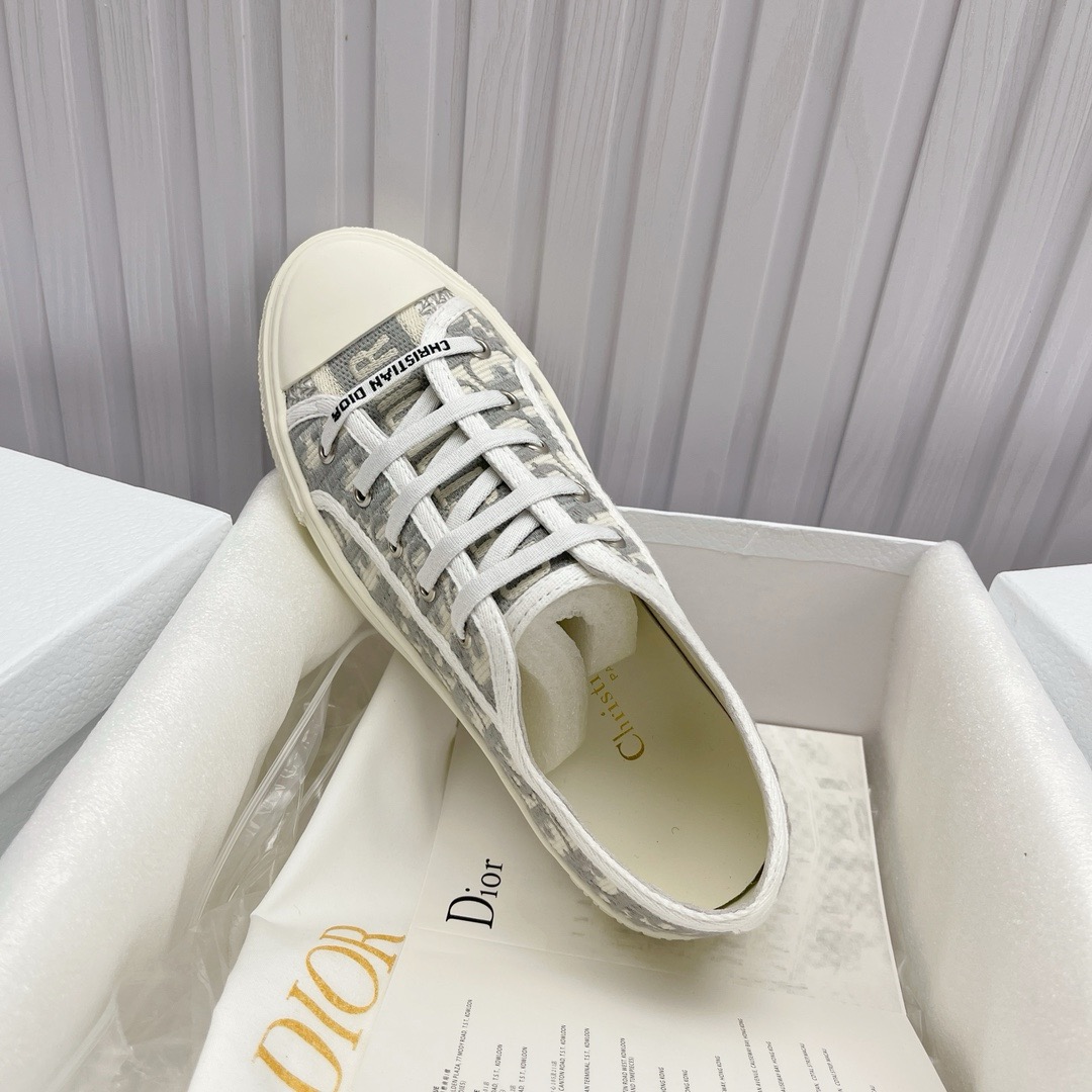 Best Replica Dior Embroidered Low-Top Sneakers Replica – High-Quality Edition - Colareps