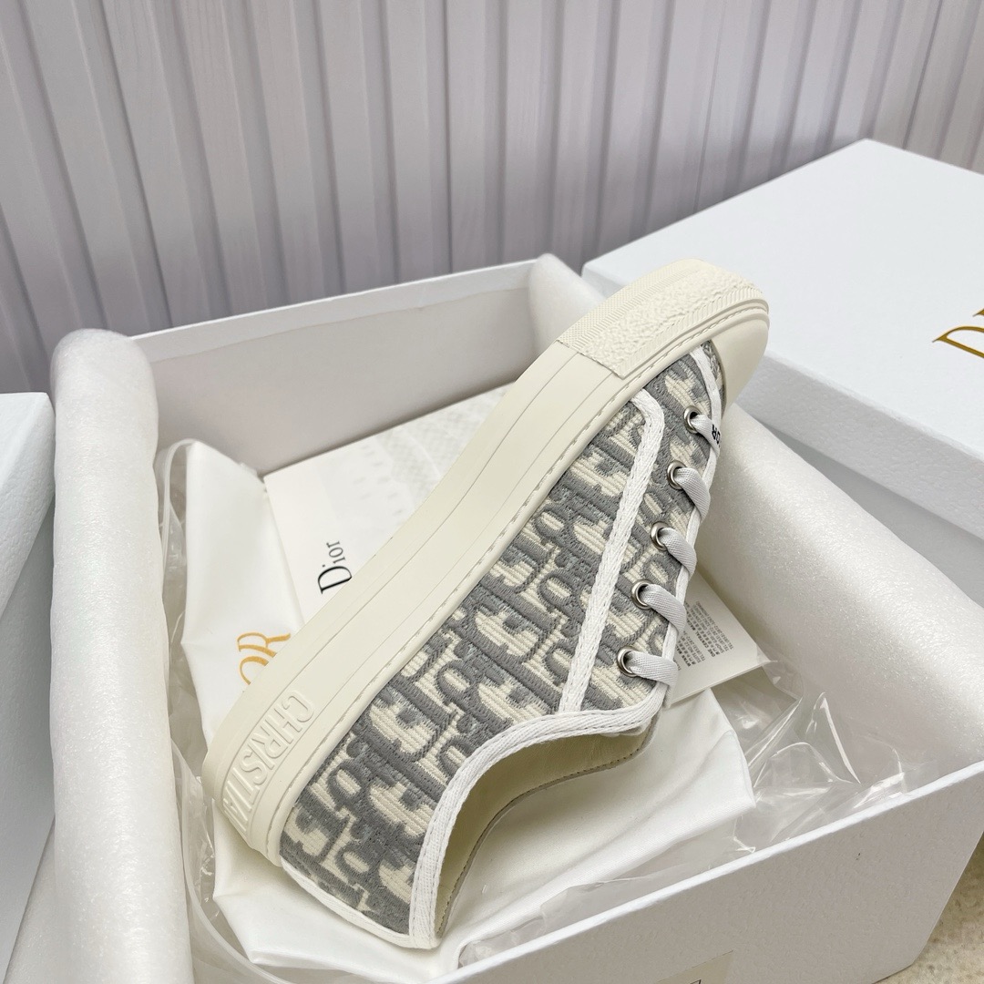 Best Replica Dior Embroidered Low-Top Sneakers Replica – High-Quality Edition - Colareps