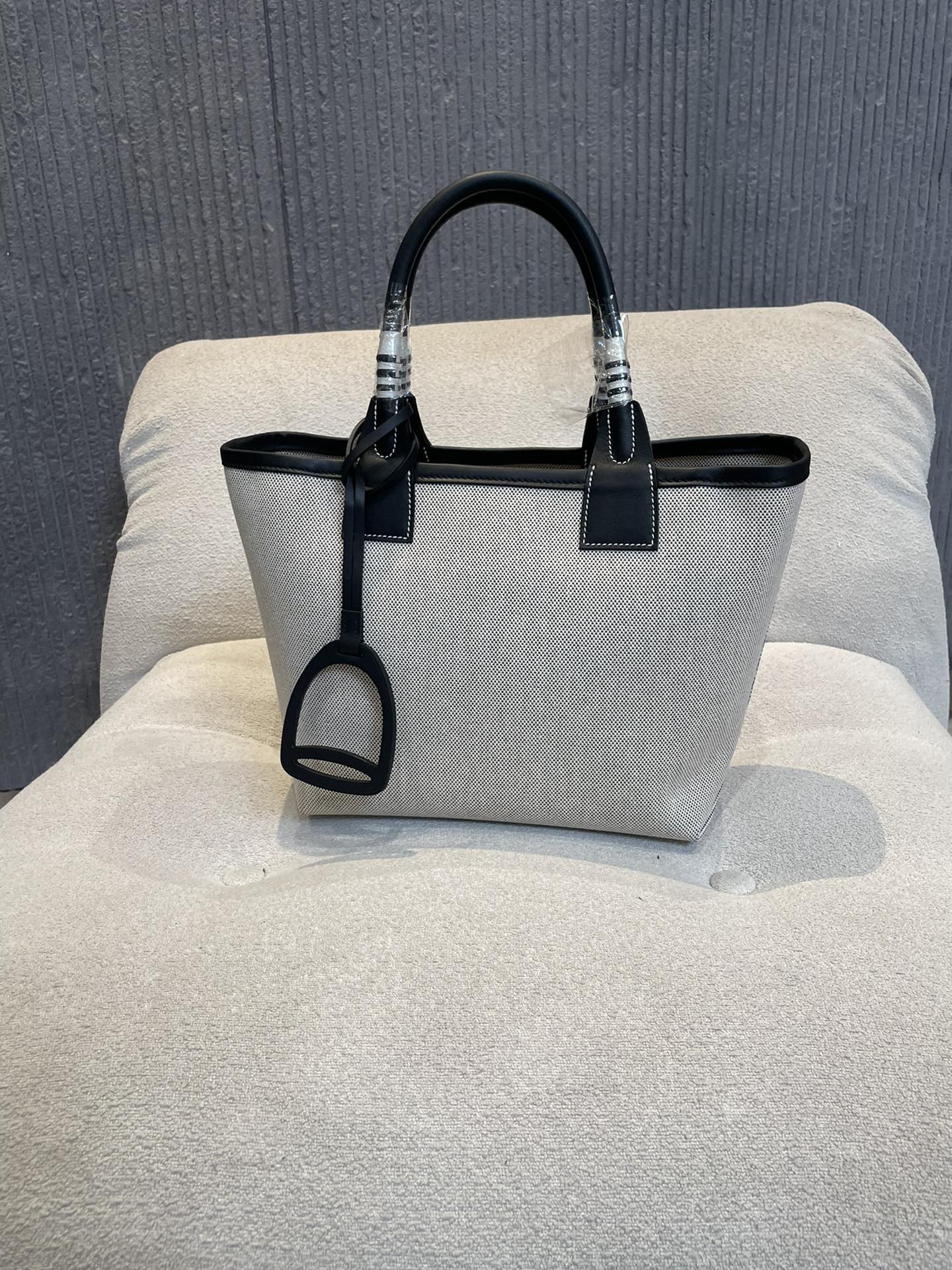 Best Replica Hermes Steeple handbag, handcrafted leather wrapped version - Colareps