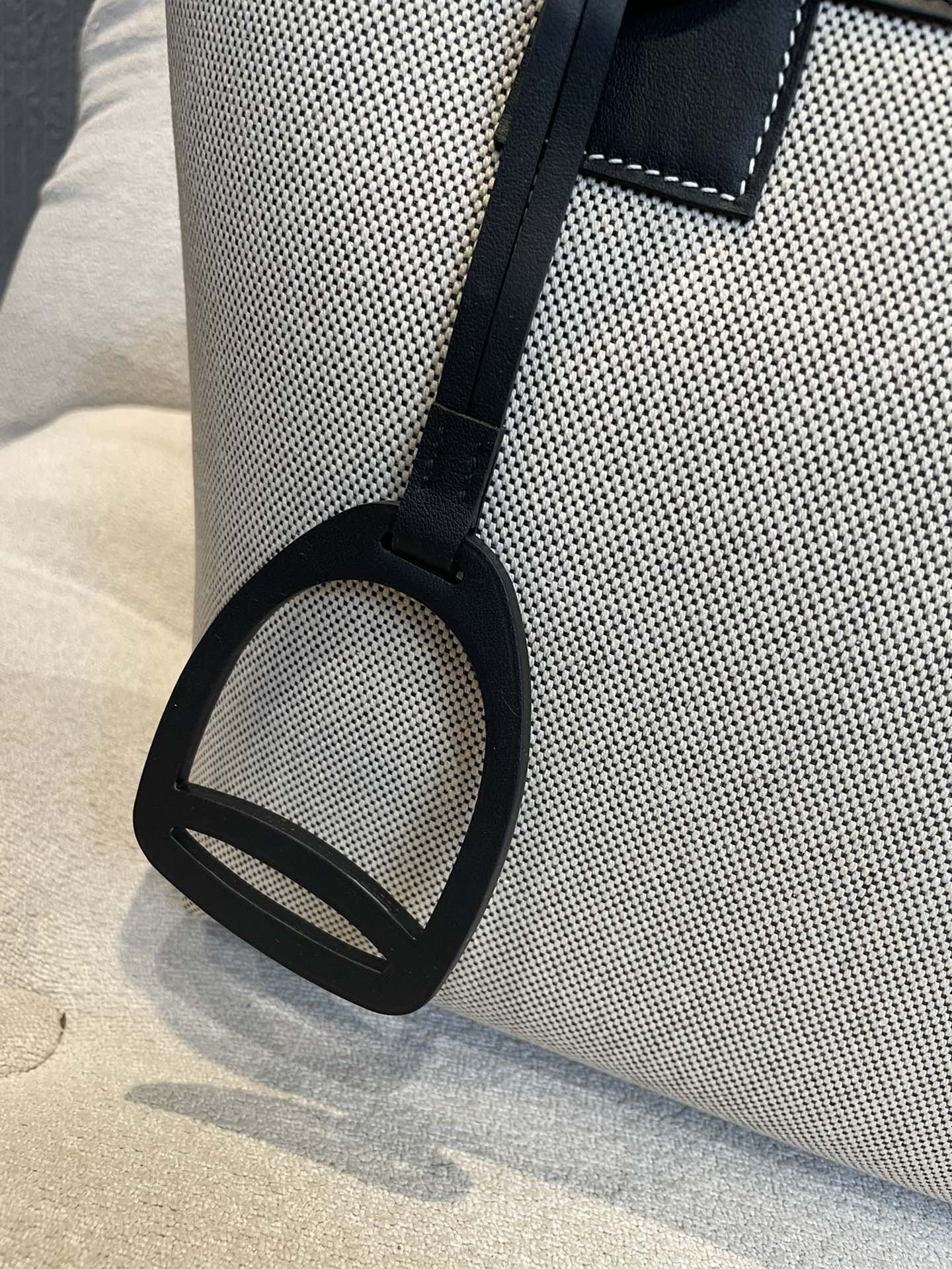 Best Replica Hermes Steeple handbag, handcrafted leather wrapped version - Colareps