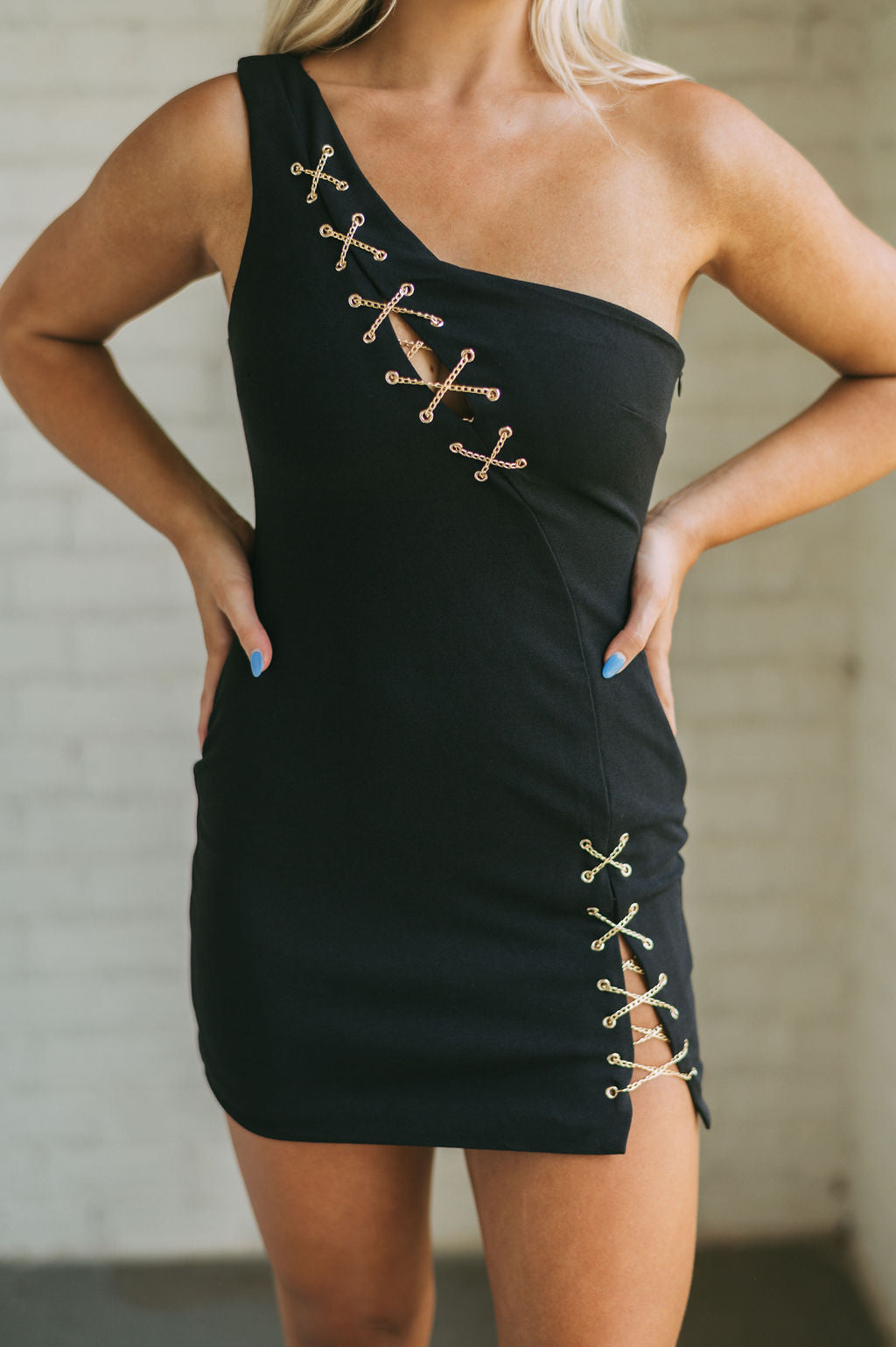 Chain Detailed One Shoulder Dress