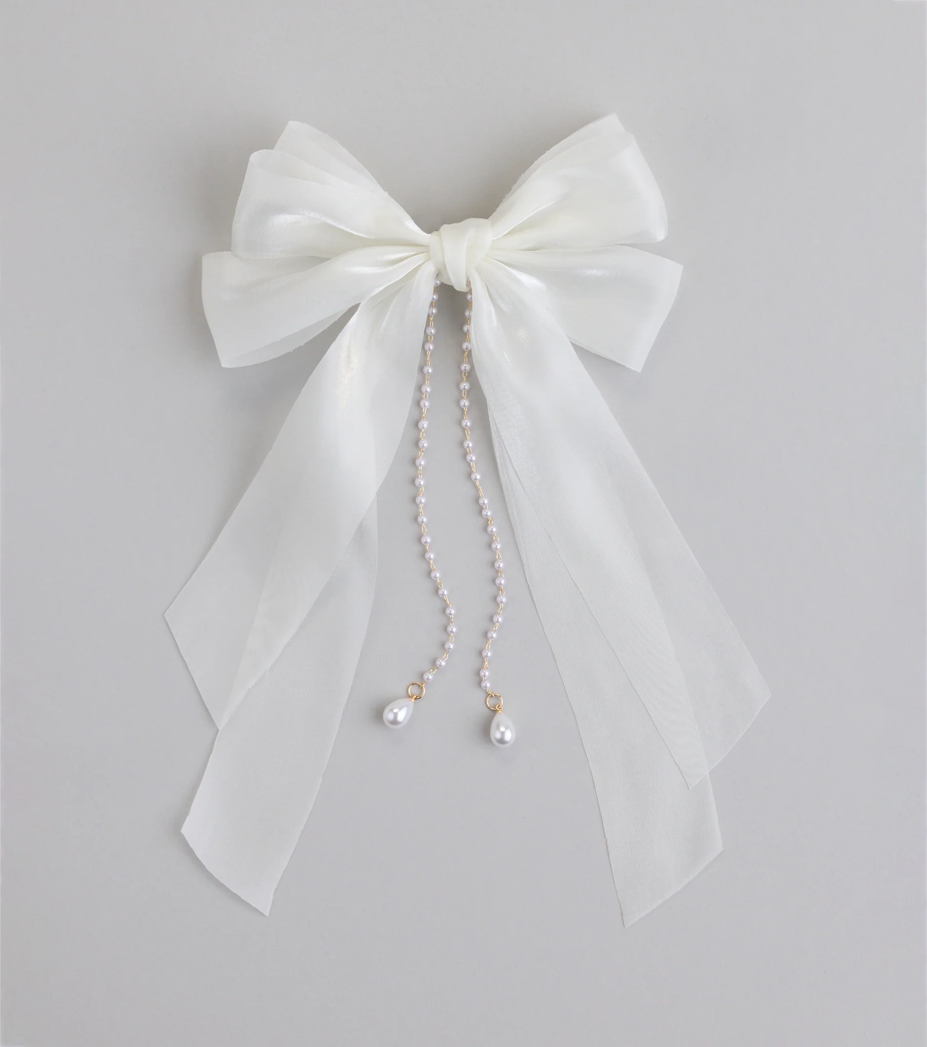 Ever So Charmed Hair Bow With Pearl Chain