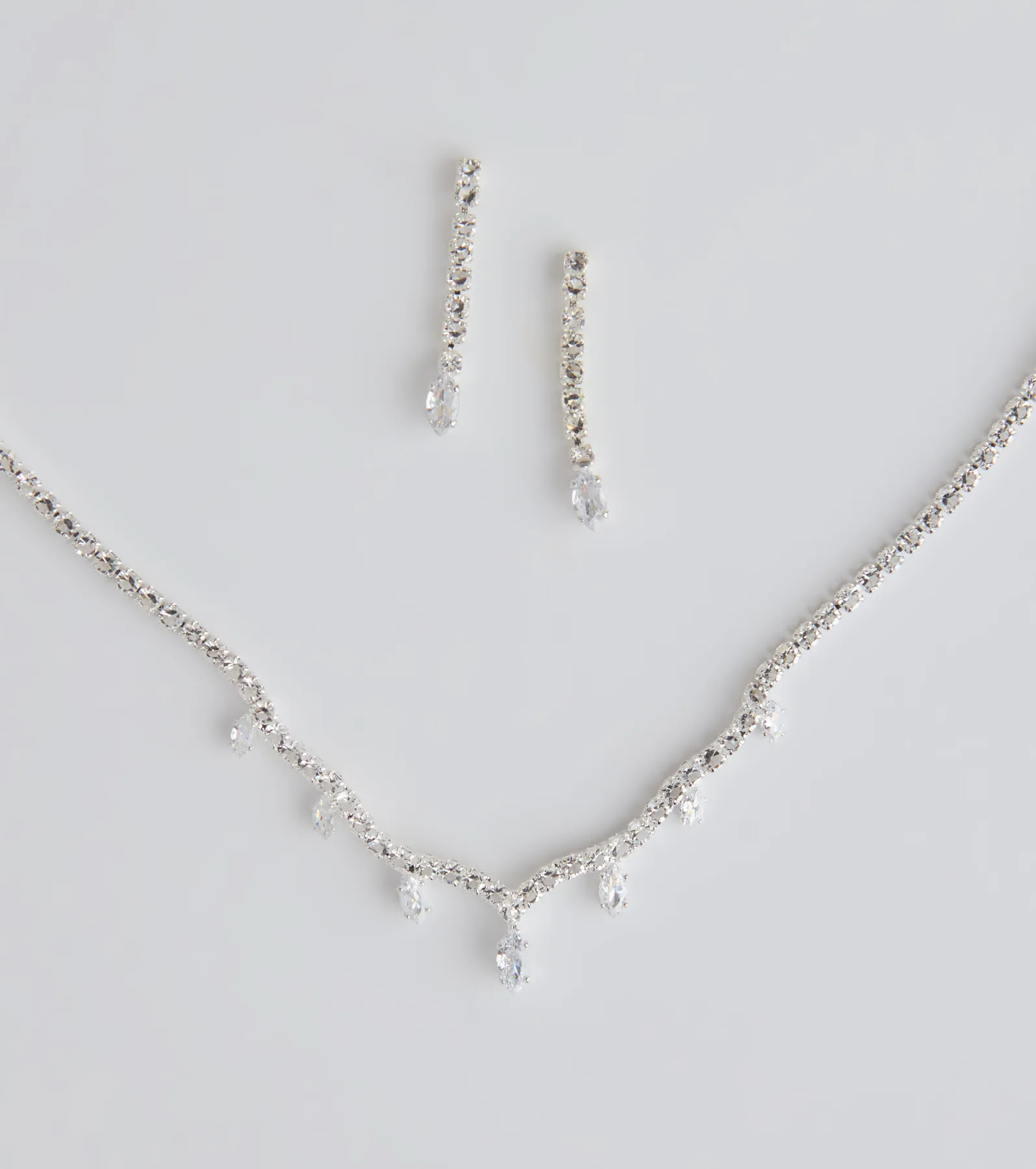 Stunning Pair Necklace And Earrings Set