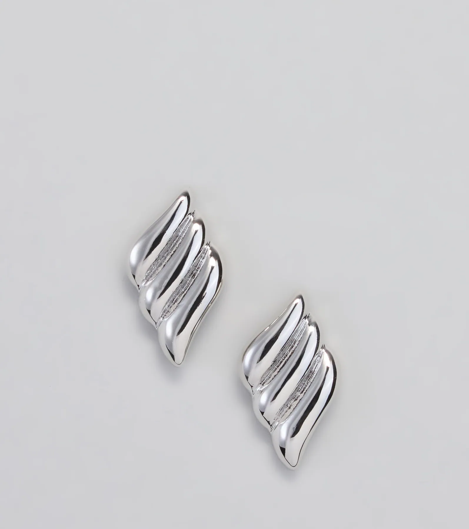 Chic Wonders Ribbed Wave Earrings