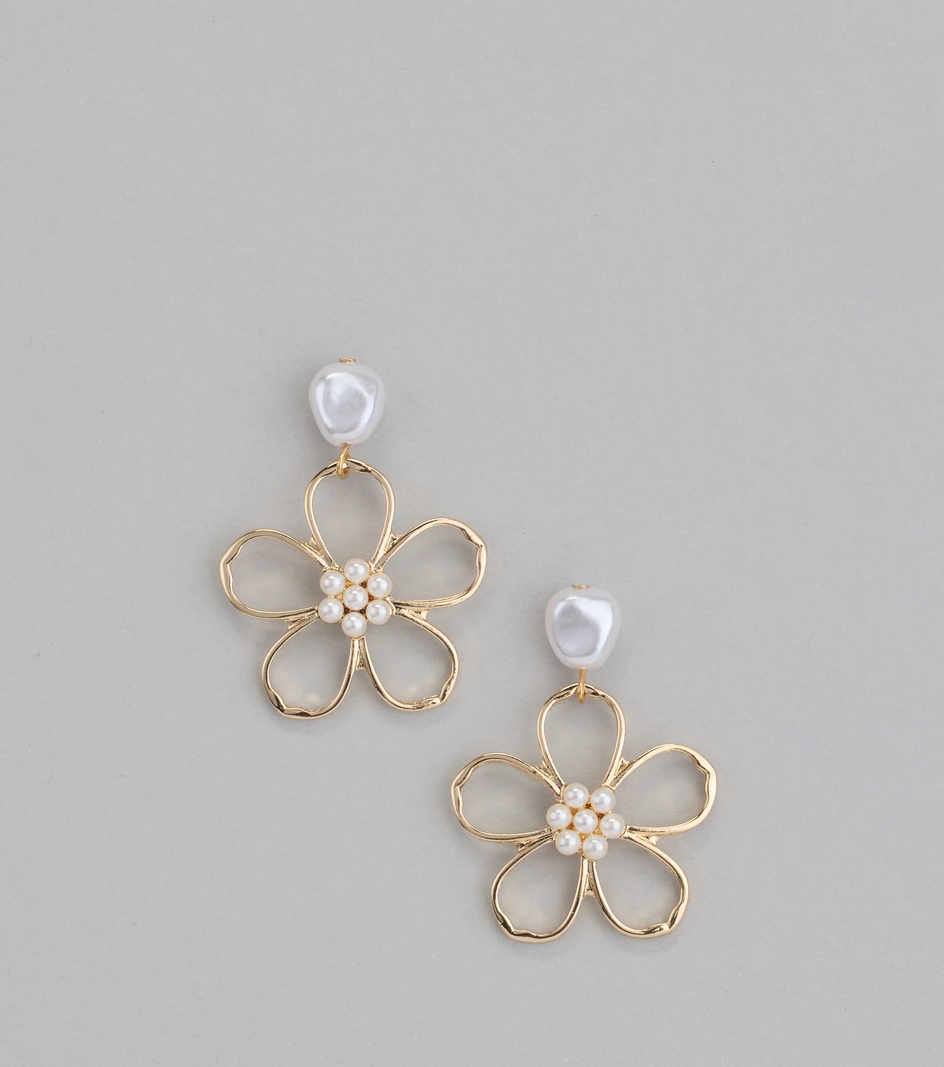 Polished Flower Pearl Earrings