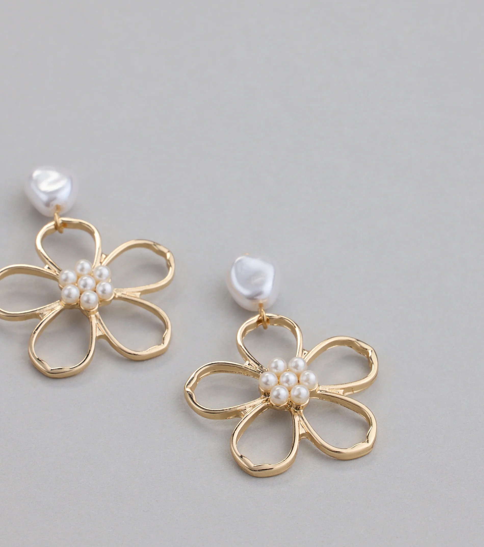 Polished Flower Pearl Earrings