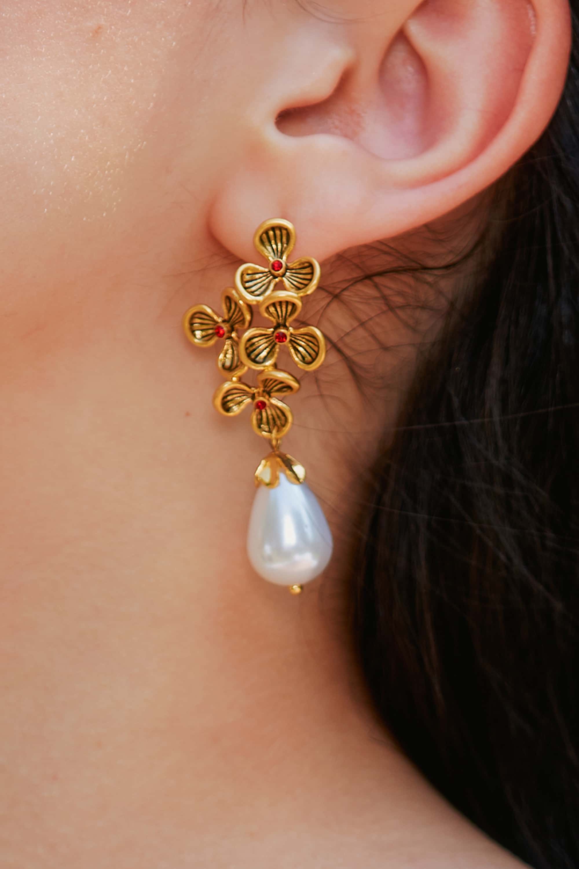 Vintage Floral Pearl Earrings