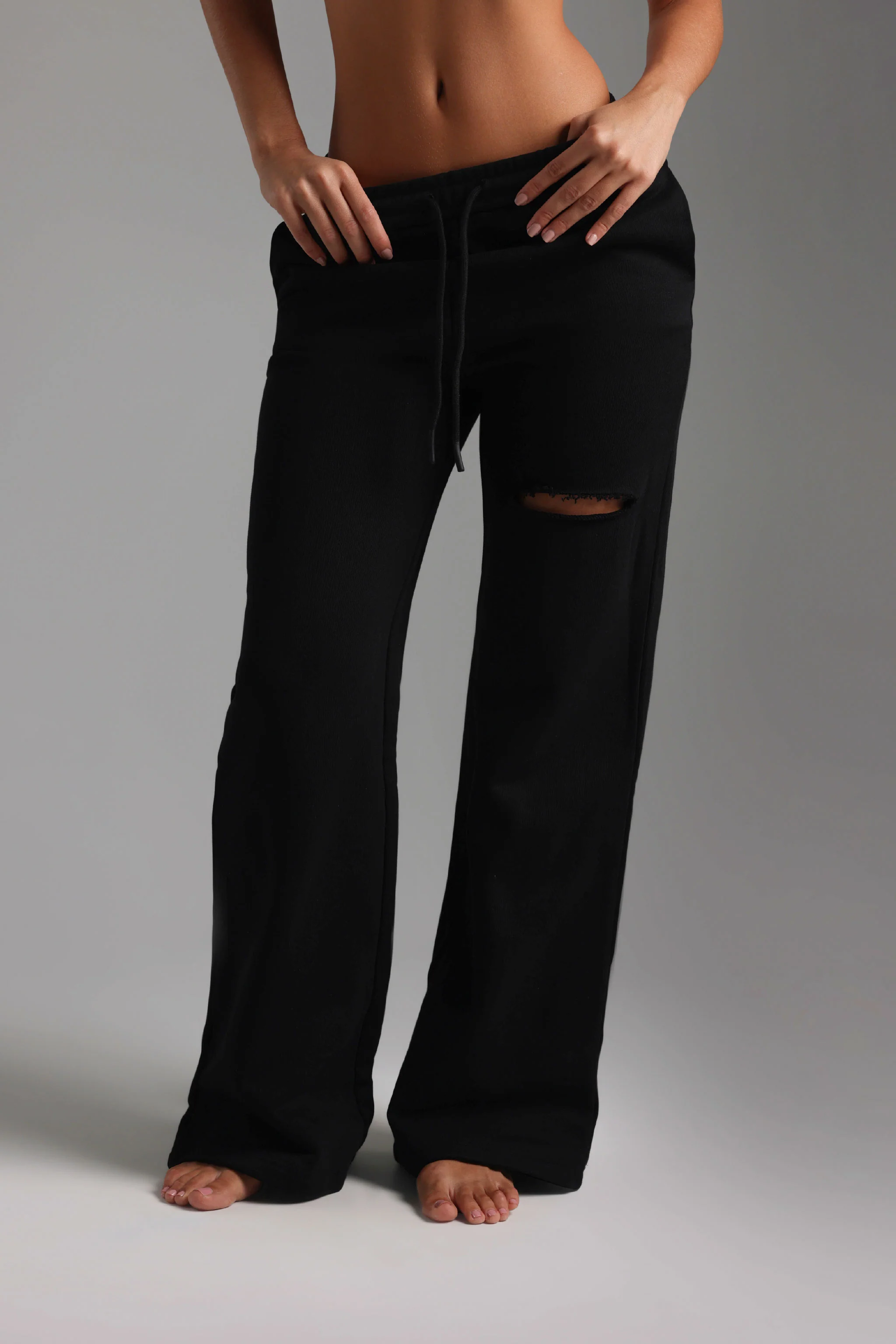 Cut-Out Wide Leg Sweatpants - Black