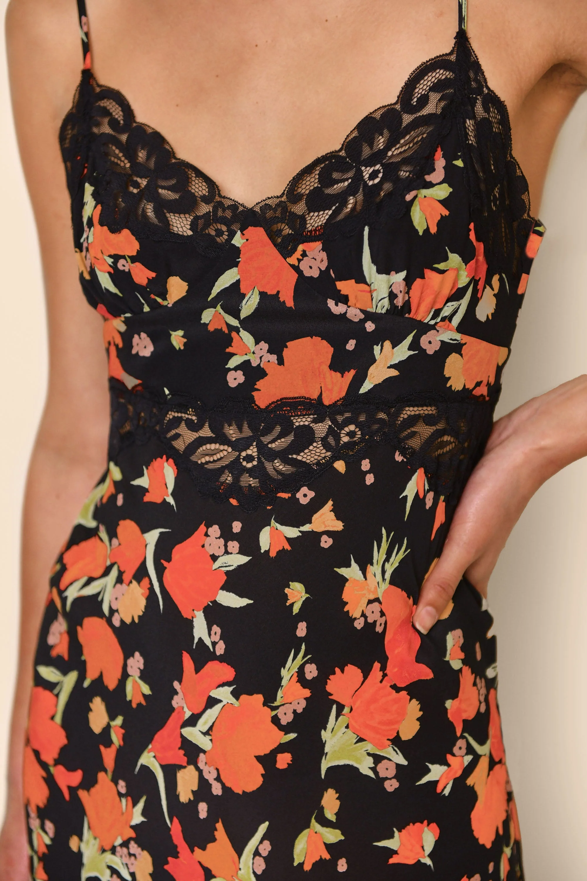 Amora - Floral Black