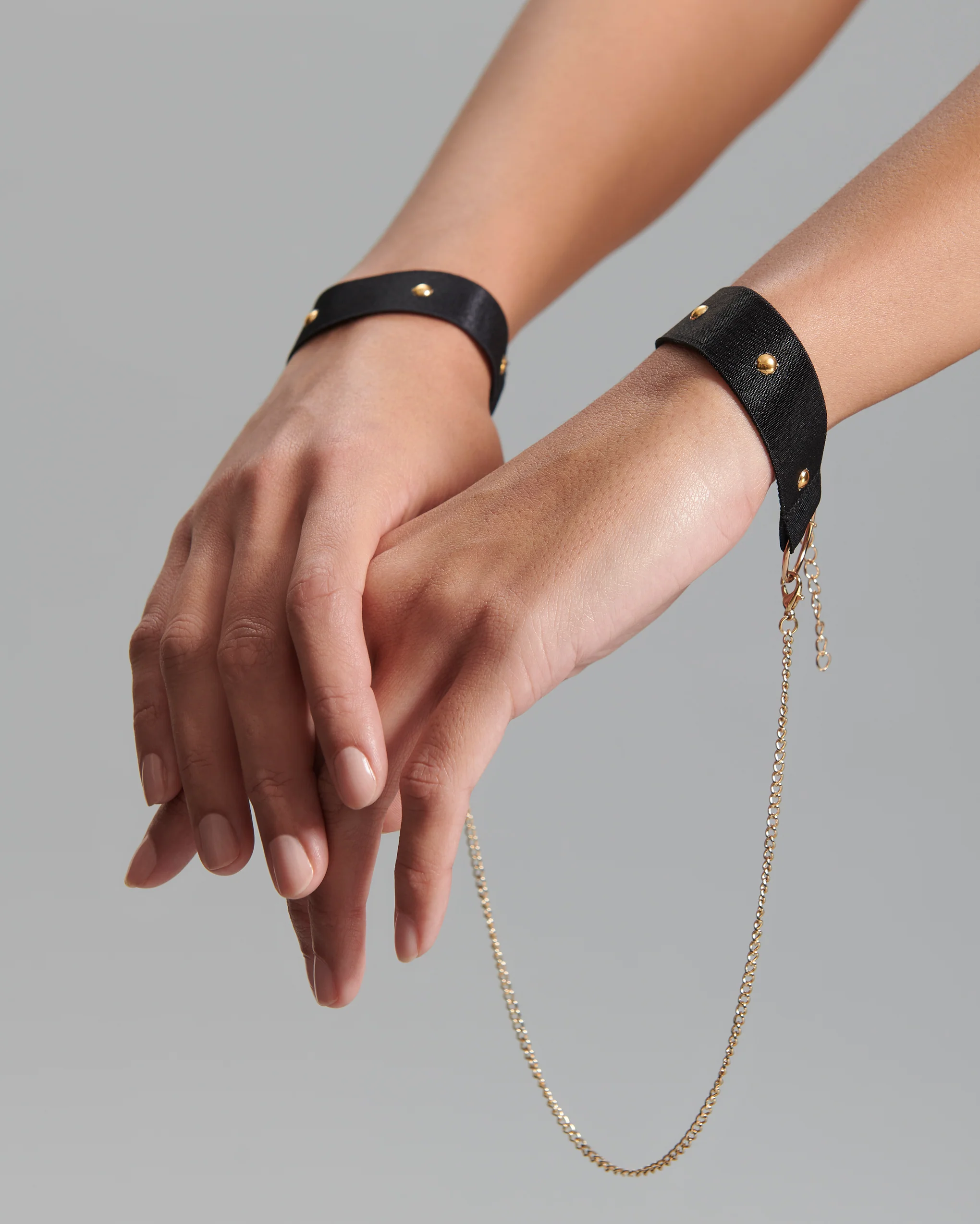 Sana Cuffs Black