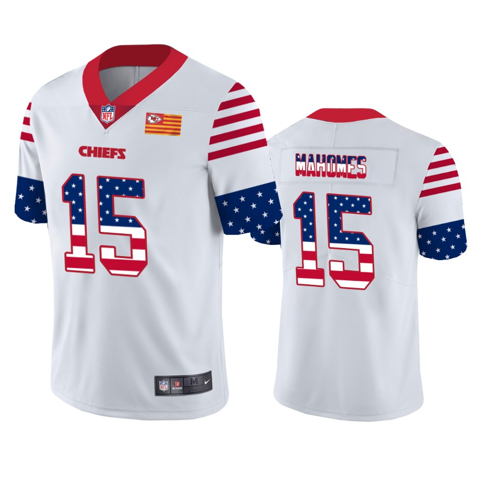 Kansas City Chiefs #15 Patrick Mahomes White Men's Team Logo USA Flag Vapor Untouchable Limited Jersey