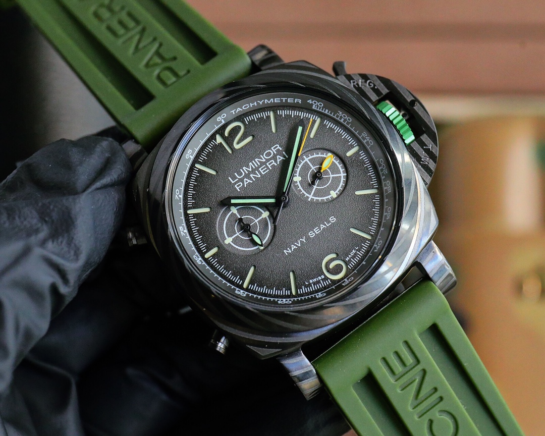 Panerai SUBMERSIBLE BMG-TECH™ ─ 47 mm submarine series metal glass watch
