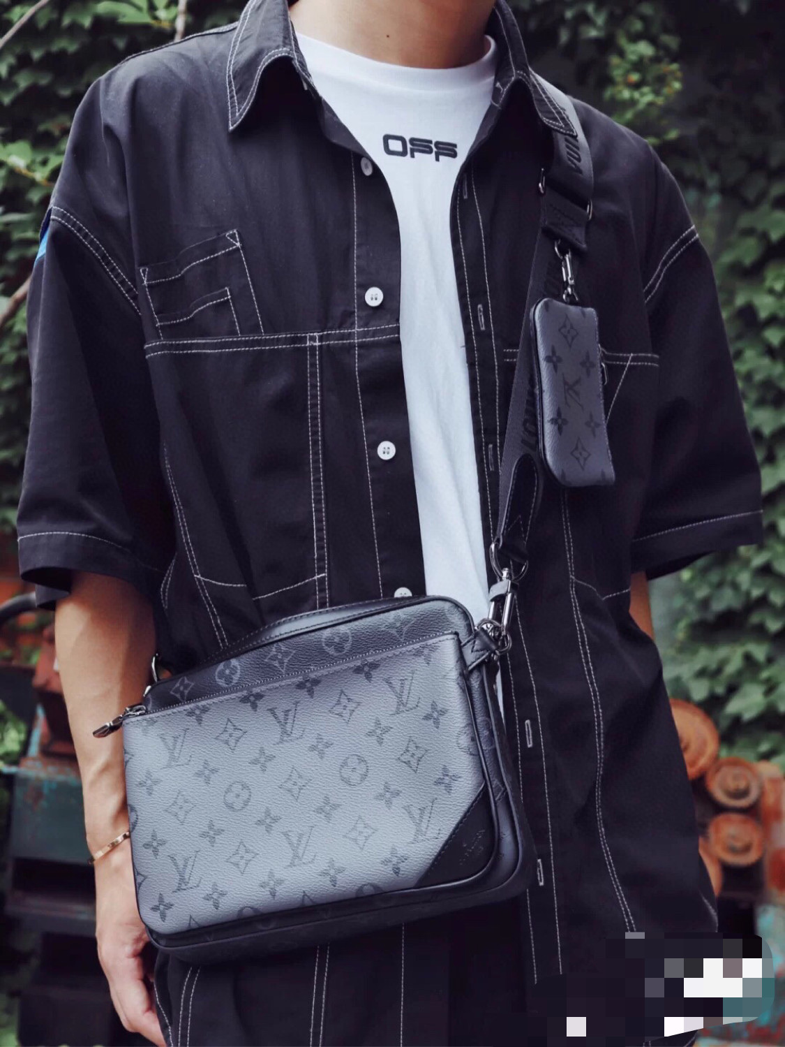 LV164365 men's bag