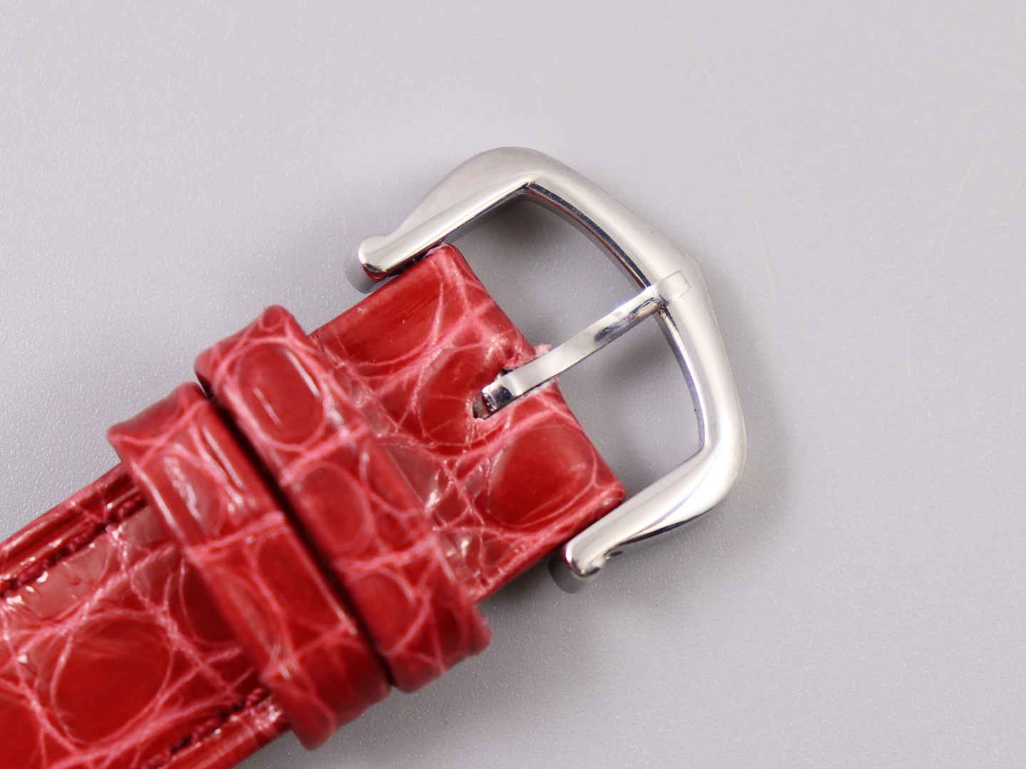 Cartier cheetah watch size: 27 x 37 mm, 22*30 mm,