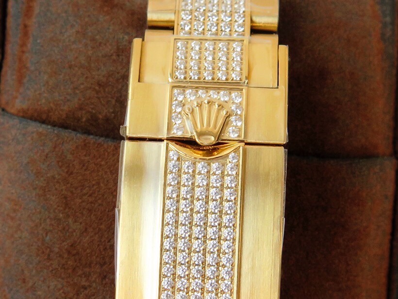 Rolex Greenwich II Custom Edition 116758 SA-78208 Diamond Pavé