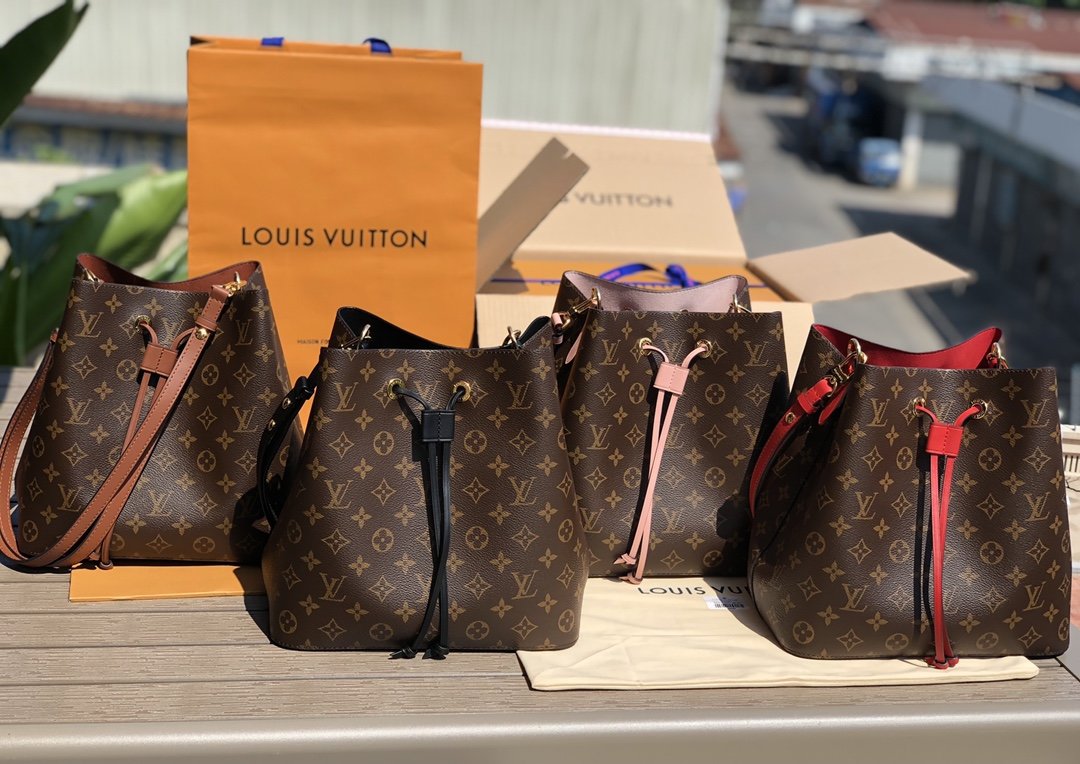 LV 163882 bag