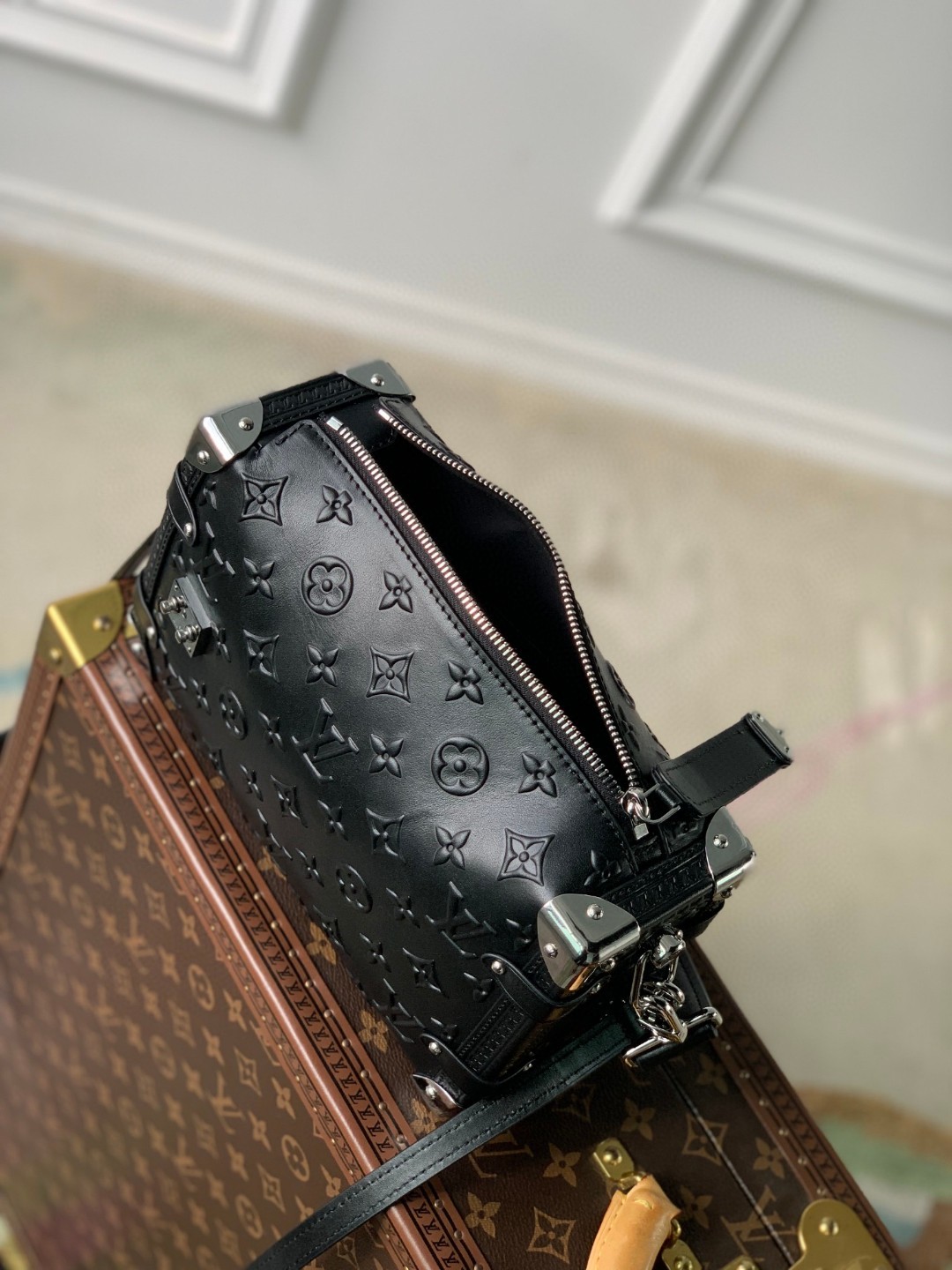 LV M21709 bag