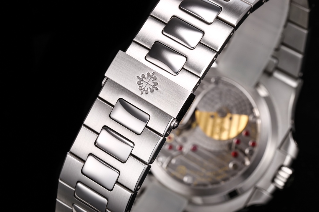 Patek Philippe Nautilus 5712/1A-001 multi-function watch