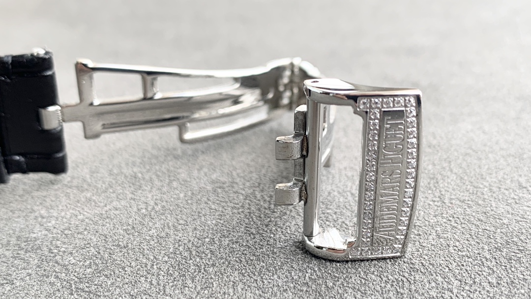 Audemars Piguet Royal Oak series 15402OR.ZZ.D003CR.01 Gypsophila watch