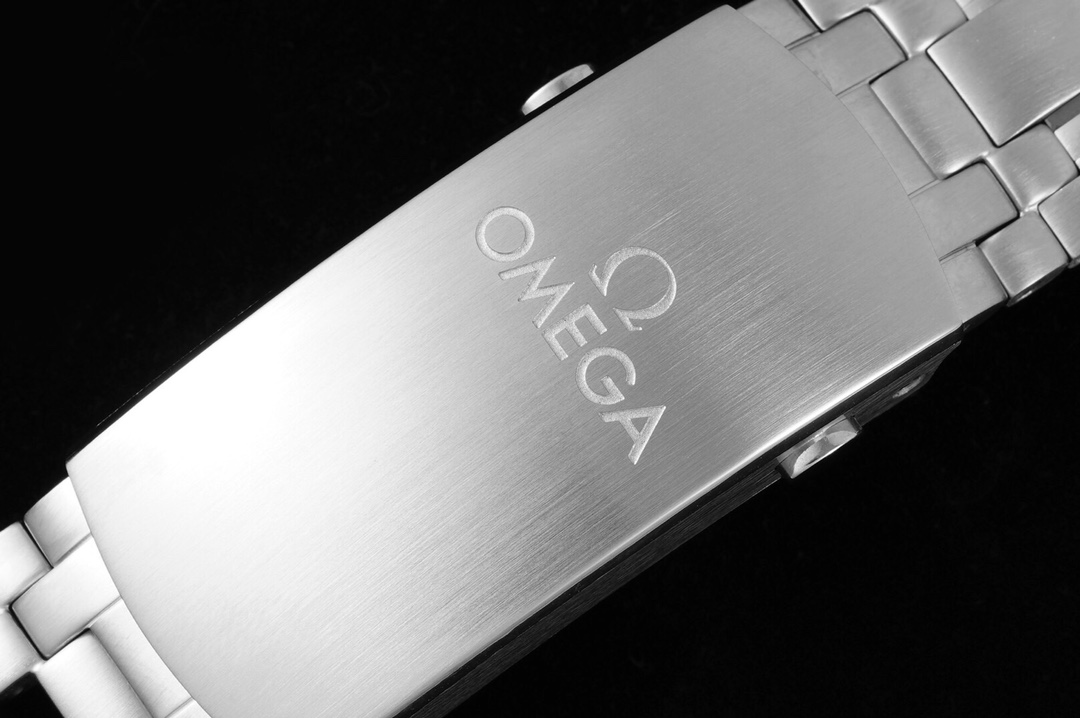 Omega SEAMASTER Seamaster Planet Ocean 210.30.42.20.01.001