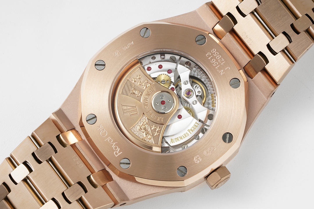 Audemars Piguet Royal Oak 15400V2 version
