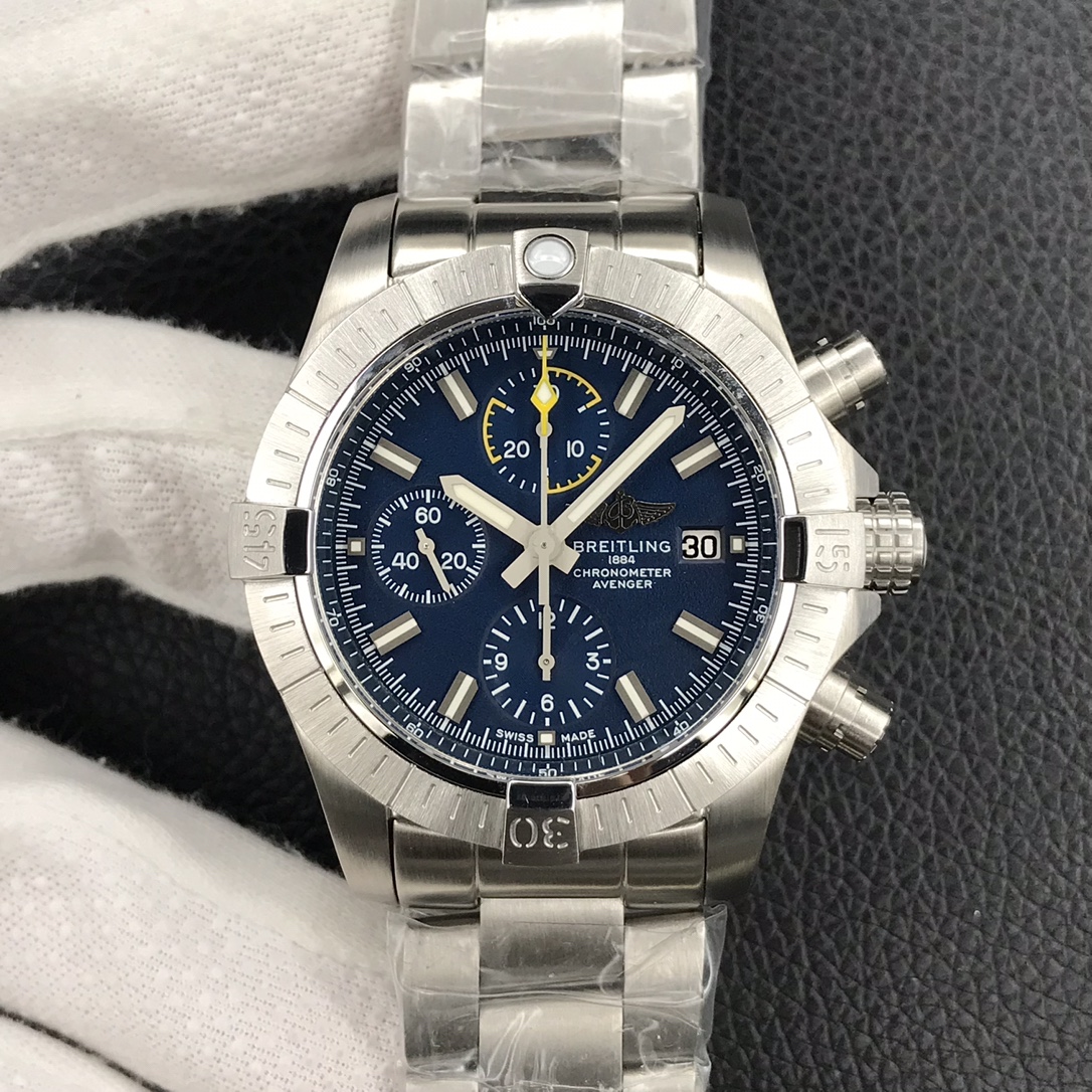 Breitling Avenger Chronograph 43