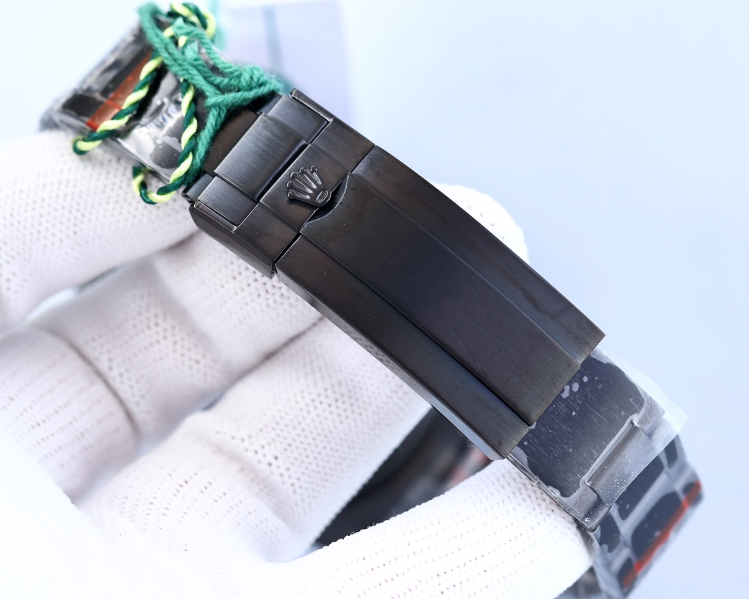 The Supreme Ghost King dares to try and create a new trend - 44mm diameter! !