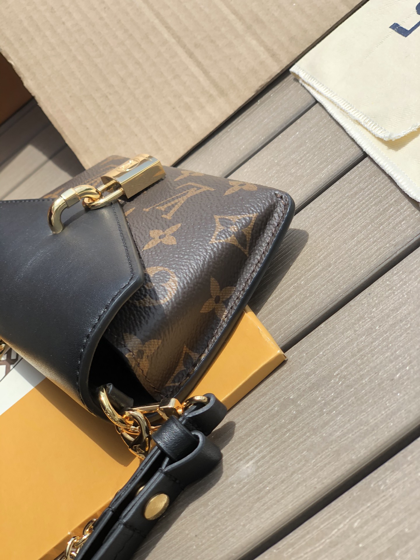 LV164593 bag