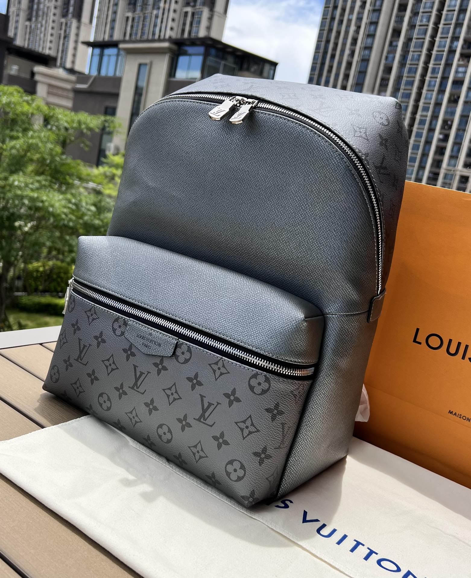 LV164219 travel bag
