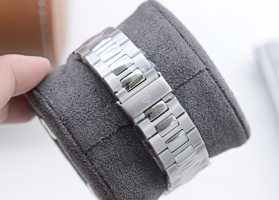 Patek Philippe. Elegant Sports Series 5711/1A Nautilus Watch