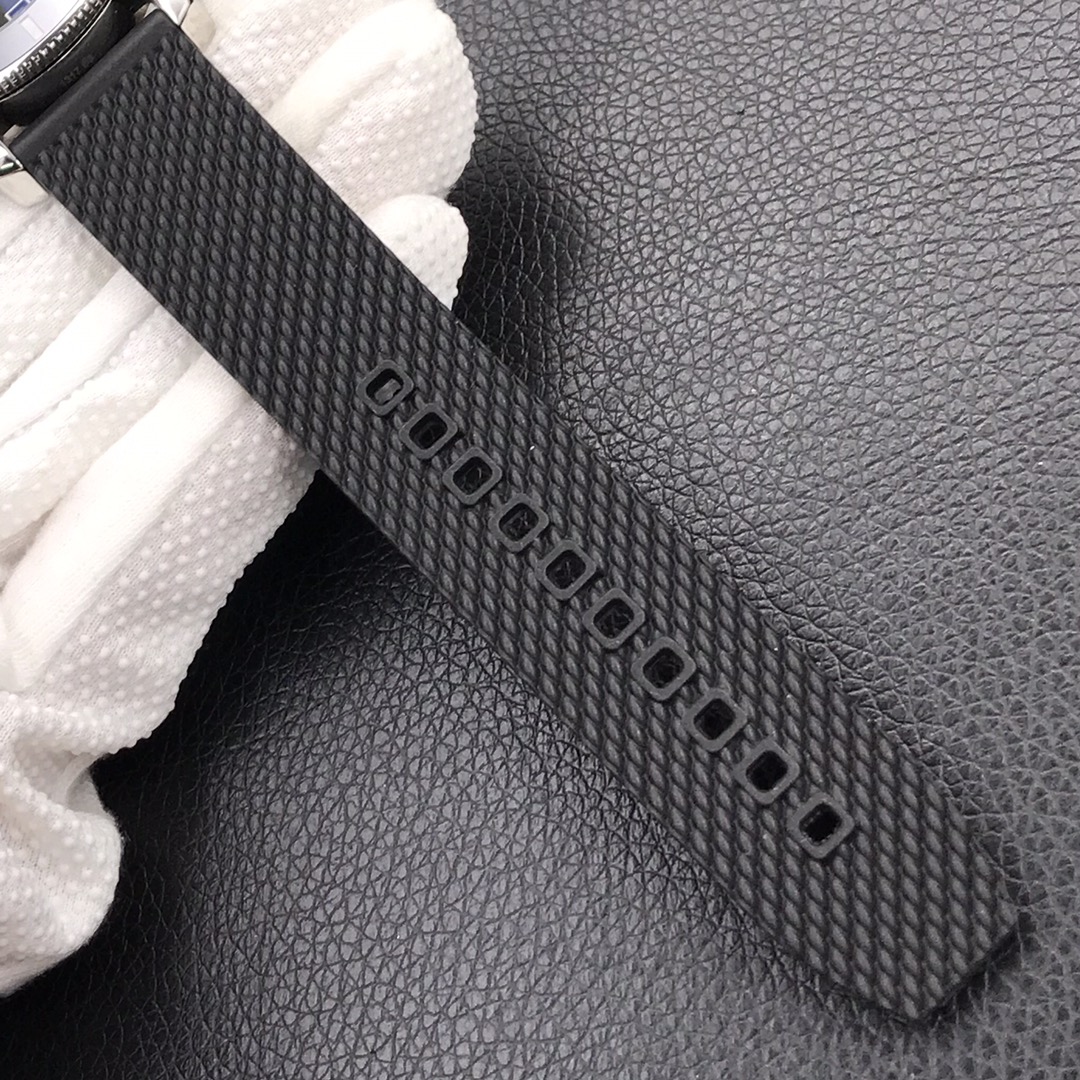 Breitling family - the Super Ocean Culture II 42mm watch