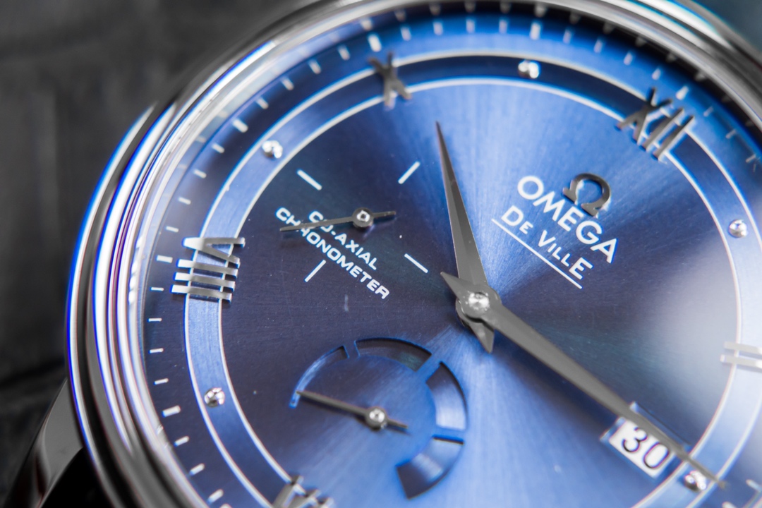 Omega Kinetic Die Fei is equipped with 2824