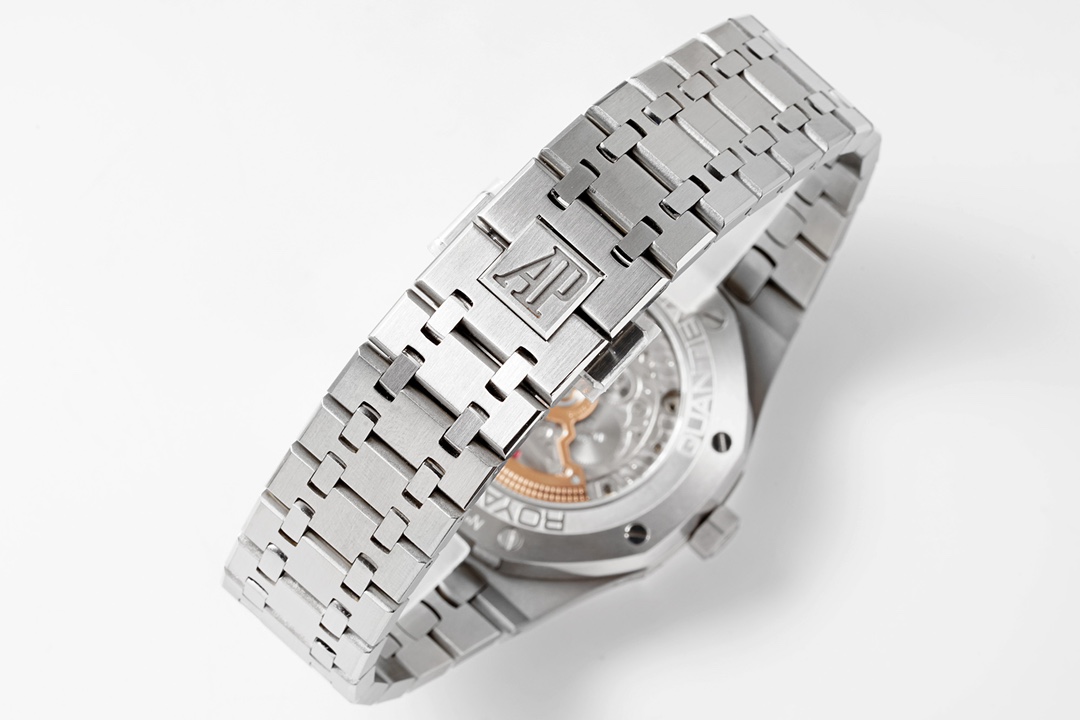 Audemars Piguet Royal Oak series multi-functional watches 26574 and 26606 are equipped with