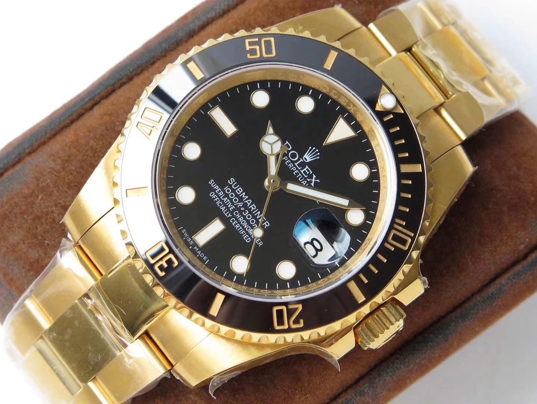 Rolex Submariner gold-packed full range!