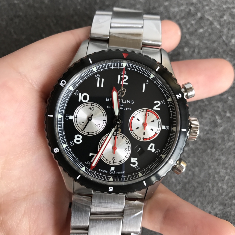 The Breitling Pilot 8 series is shipped, carrying the 7750 movement,