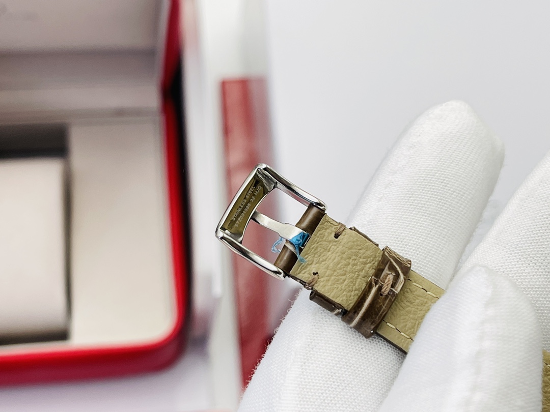 mega Diefei ladies watch! Challenging perfection, the dial size is 27.4mm