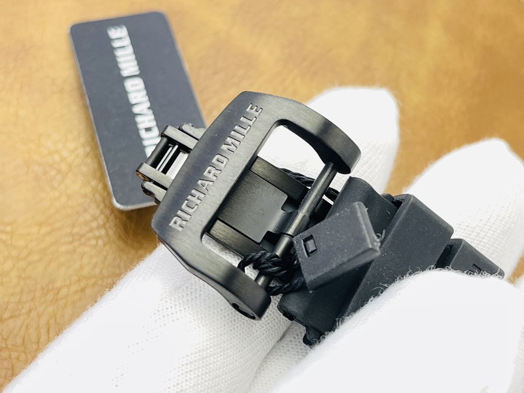 Chad Mille 35-03 blue watch is a watch