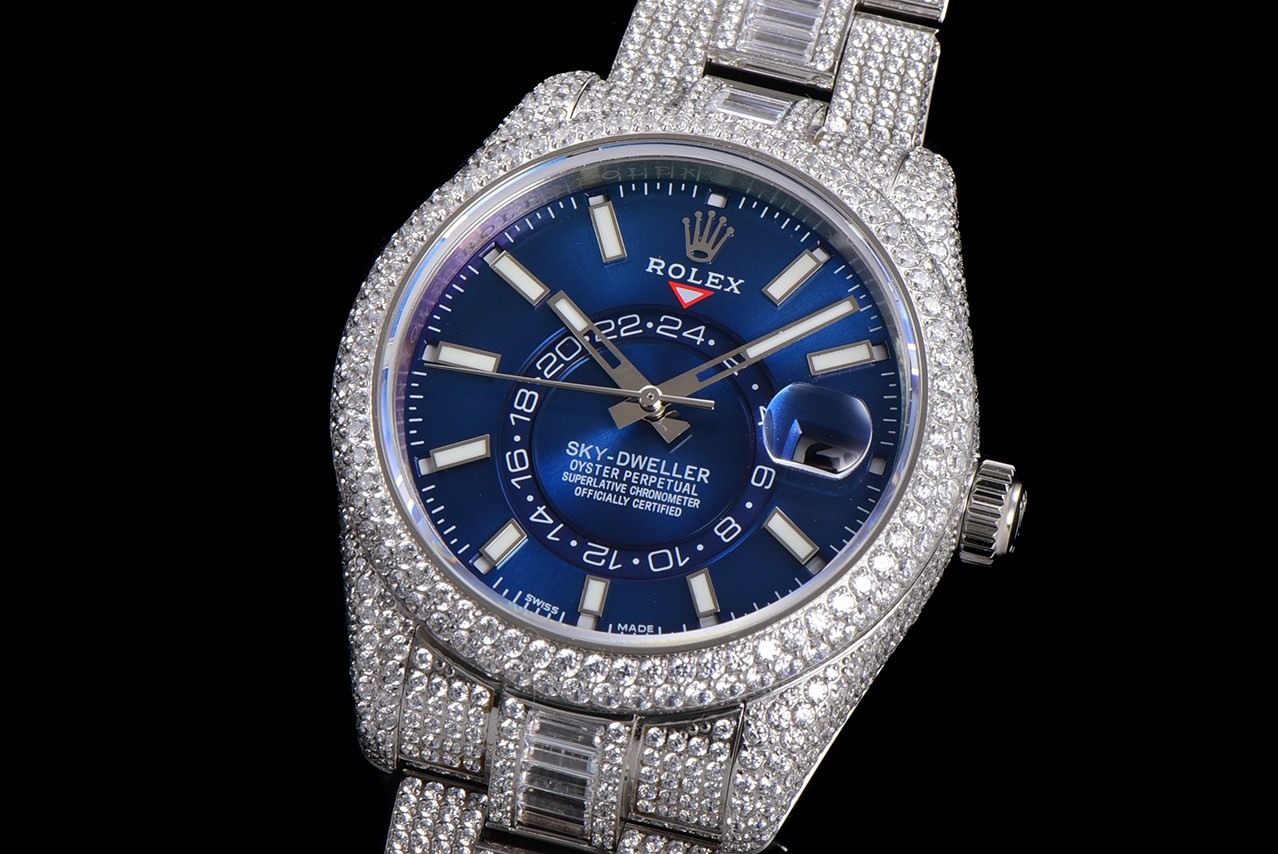 The Rolex Sky-Dweller. Sky-Dweller customized version shines655981