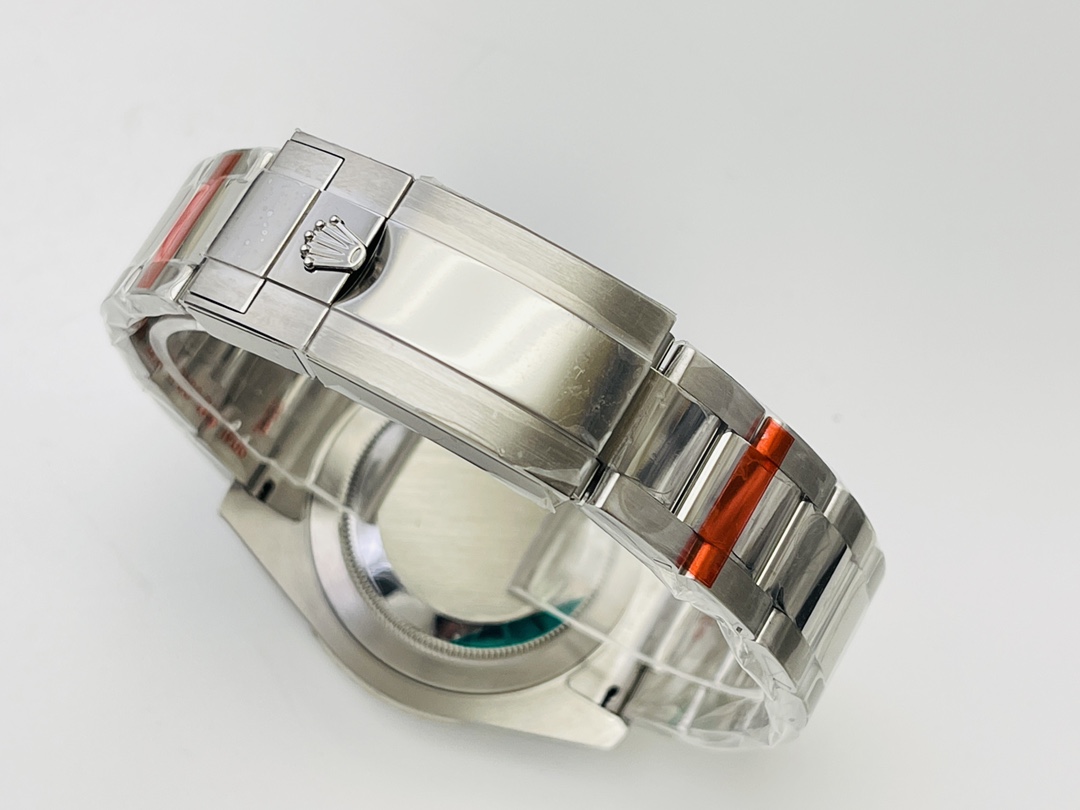 Rolex GMT-Master II customized version with diamond on the back!