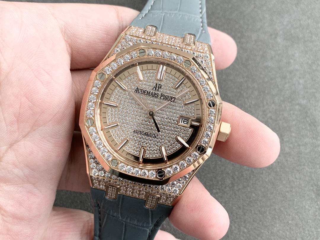 Audemars Piguet Royal Oak series 15402OR.ZZ.D003CR.01 Gypsophila watch.