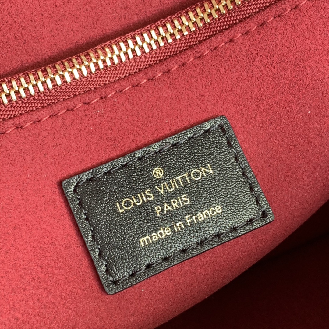 LV M45592 bag