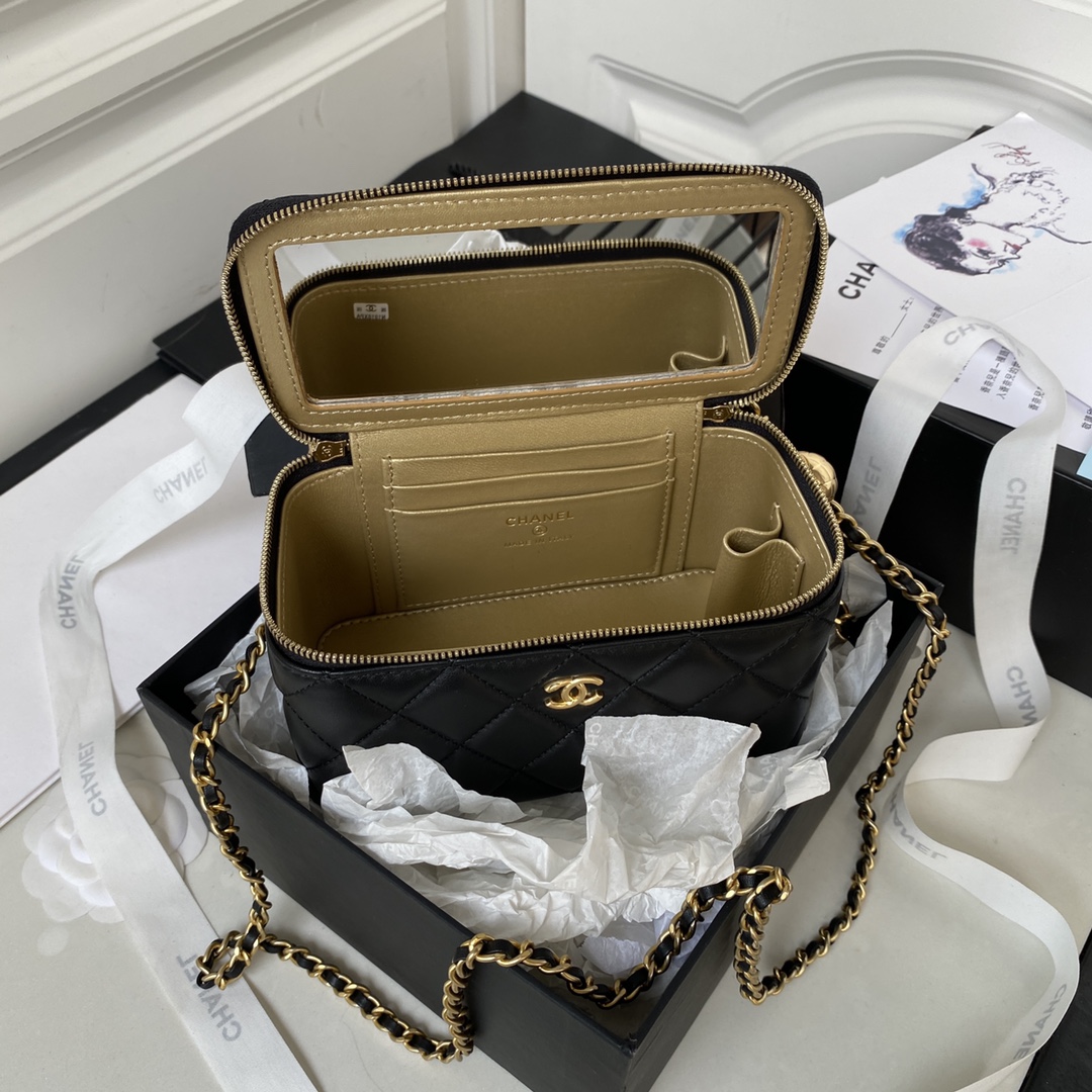 Chanel AP2303 bag
