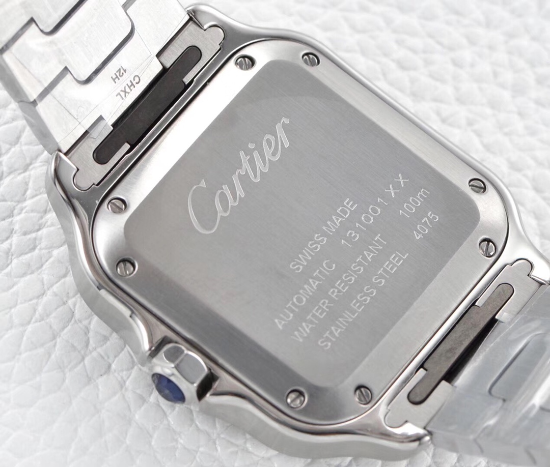 Cartier's new Santos case: 316 material dial